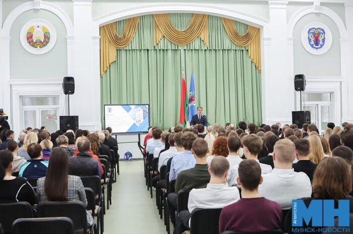 В политехническом колледже появится новая мастерская. О чем говорил В. Кухарев с учащимися