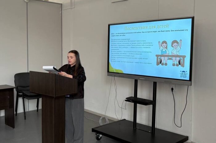 Интерактивный кураторский час о семейном насилии